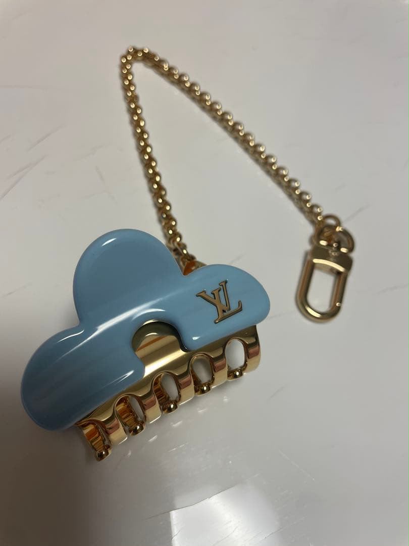 Louis Vuitton LV Hair Clip – Pink, Cream, Black & Blue - afbeelding 4