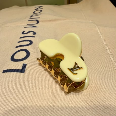 Louis Vuitton LV Hair Clip – Pink, Cream, Black & Blue - afbeelding 2
