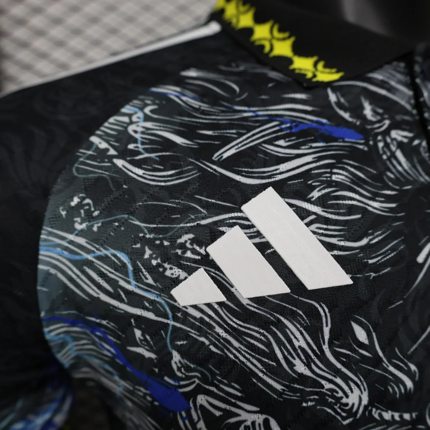 Real Madrid "Thunder Dragon" Limited Jersey - afbeelding 4