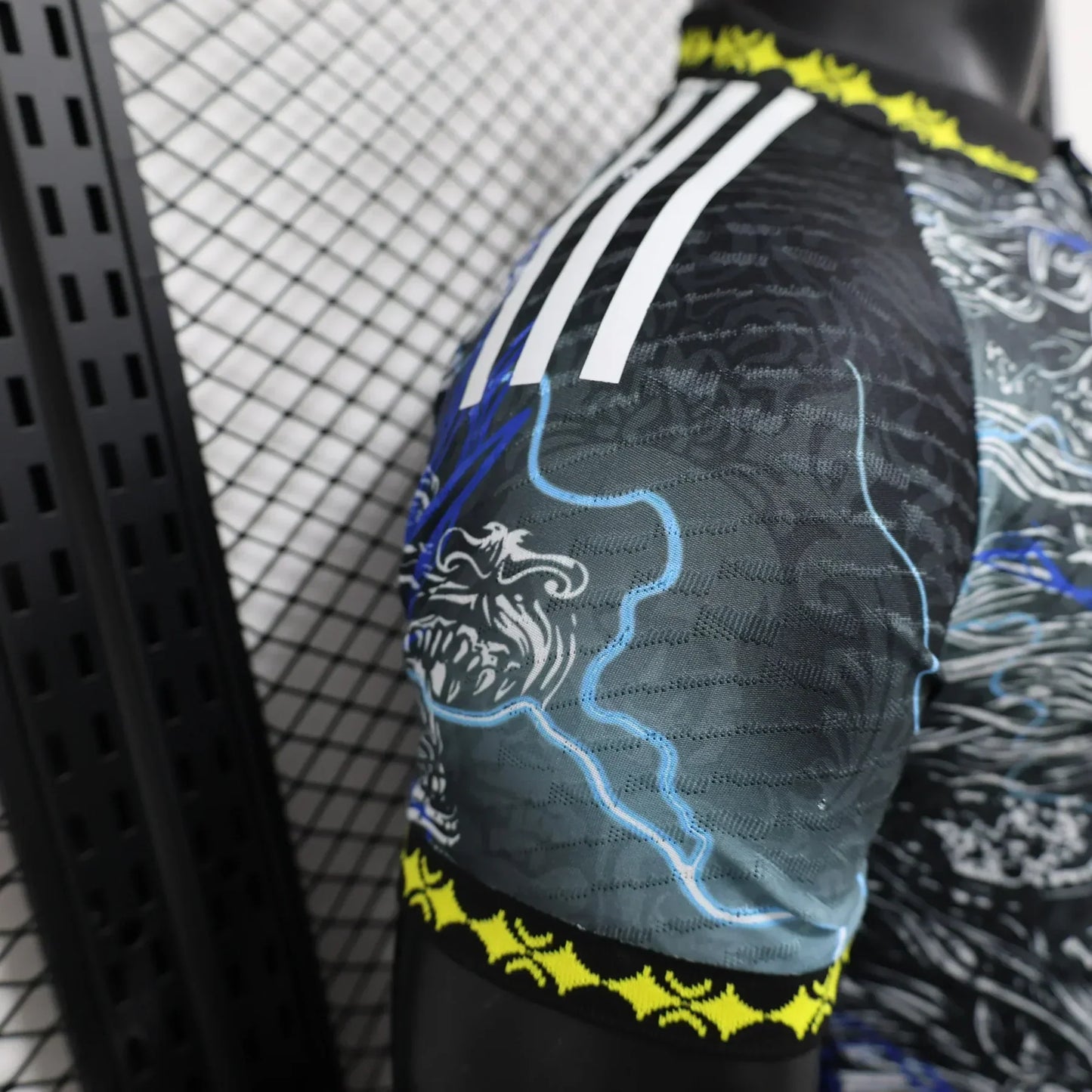 Real Madrid "Thunder Dragon" Limited Jersey - afbeelding 6