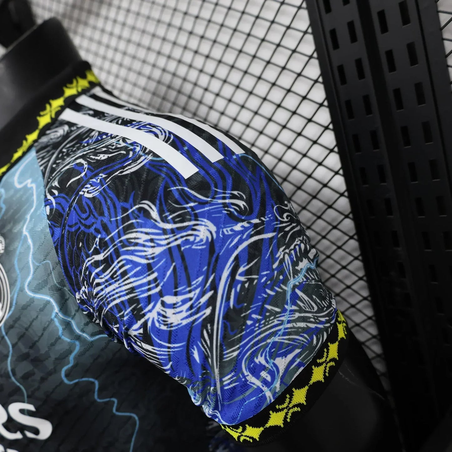 Real Madrid "Thunder Dragon" Limited Jersey - afbeelding 7